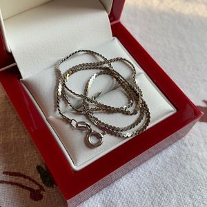 Sterling silver serpentine chain necklace